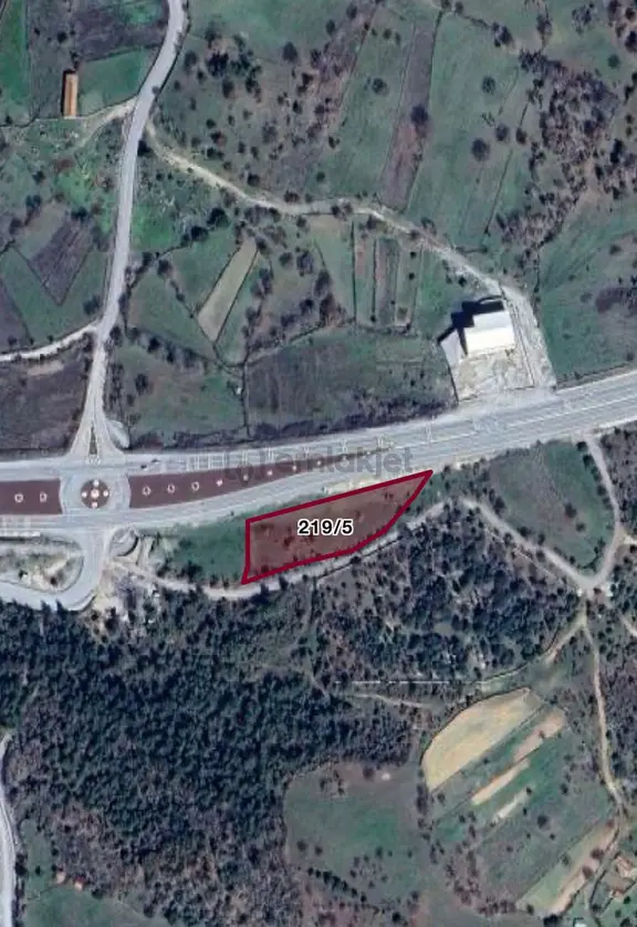 Vitrinden Balıkesir Asvaltına Cepheli 3140 M2 Arazi 1