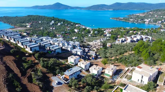 Kıyıkışlacık Deniz Manzaralı Sıfır 4+1 Müstakil Tripleks Villa 1