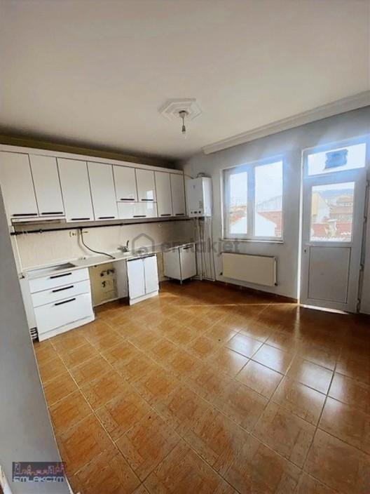 Emlakcımdan Merkez Yeni Mahallede 145 M2 3+1 Ferah Daire 2
