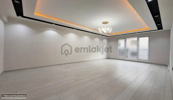 Vadi'den Hisar'da Sıfır Bulvar Yakını İskanlı E.banyolu 3+1! 2