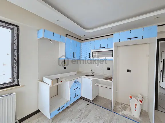 Cumhuriyet Mahallesinde Merkezi Konumda 2+0 Satılık Daire 2