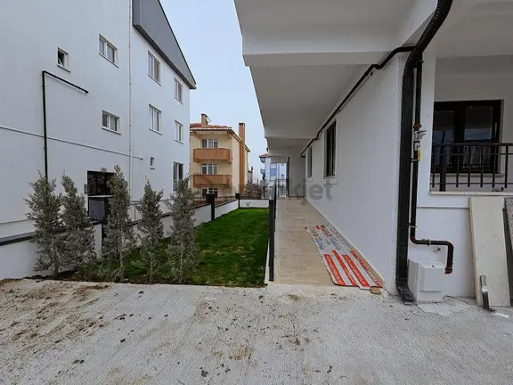 Cumhuriyet Mahallesinde Merkezi Konumda 2+0 Satılık Daire 2