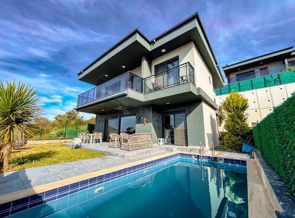 Kuşadası Bayraklıdede Satılık Lüks Villa 1