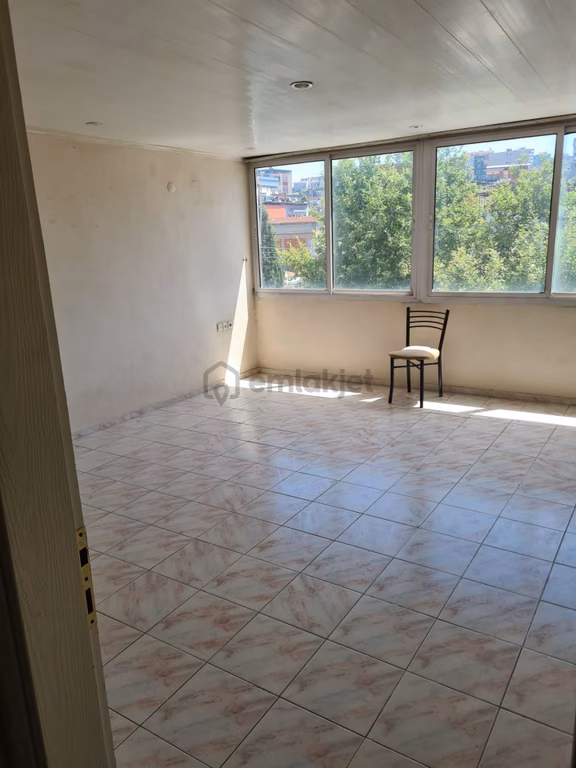 Mühendis Emlak'tan Karabağlar Umut Mah. 2+1 Ana Cadde Üzerinde 120 M2 Kiralık Daire 1