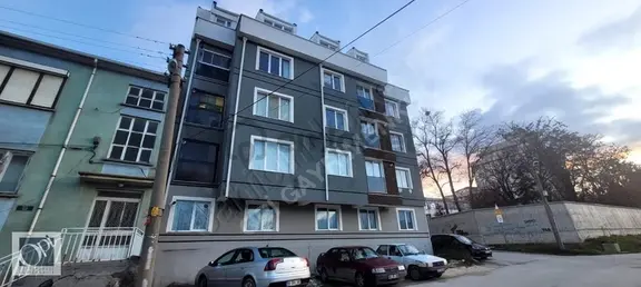 Zincirlikuyu'da Ara Kat Balkonlu Satılık 3+1 Özel Tasarım Daire 1