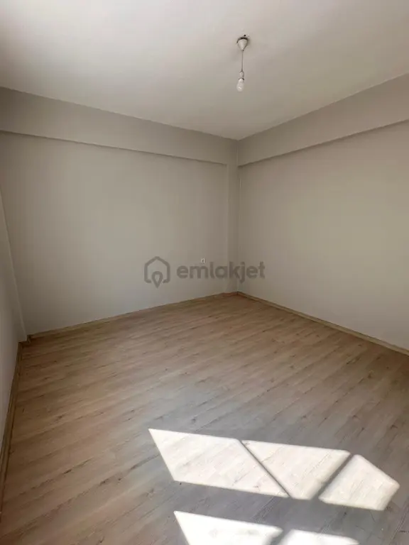 Balçova Merkezde Kiralık Geniş Ve Ferah 3+1 Daire 2