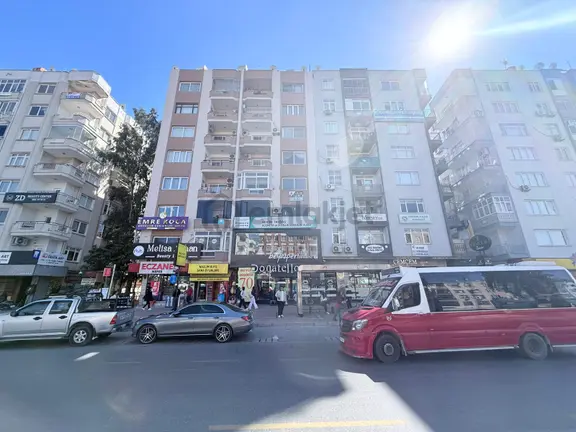 Arve'den Gmk Üzerinde Hem Ofise Hem Oturmaya Uygun Satılık 3+1 1