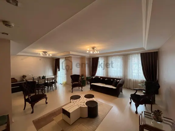 İki Nisan Caddesinde Satılık Site İçi Tripleks Villa 1