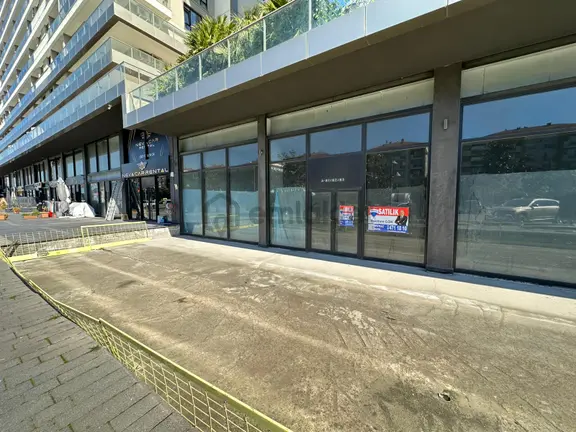 Beylikdüzü’nün Prestijli Sitesi Azur Marmara’da Satılık Dükkan 2