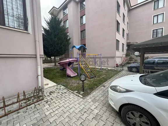 Sağlam Emlaktan Selçukluda Site İçinde Satılık Fırsat 2+1 Daire 2