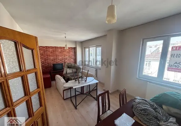 Arda Emlak Ofisin’den Ayşekadın Uzunkaldırım Mevkiinde Ara Kat Boyalı Daire 2