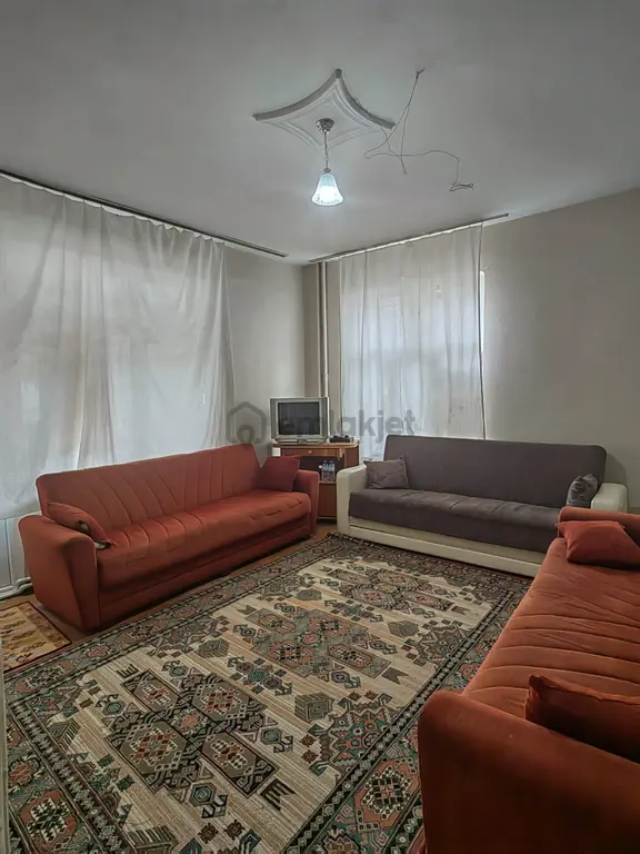 Akçay Emlak'tan Akşehir Altunkalem Mahallesinde 1. Kat Satılık 3+1 Daire 1