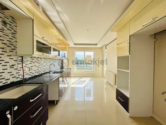 A Plus Gayrimenkulden Ferah Ve Geniş Cepheli Satılık 4+1 Daire​ 1