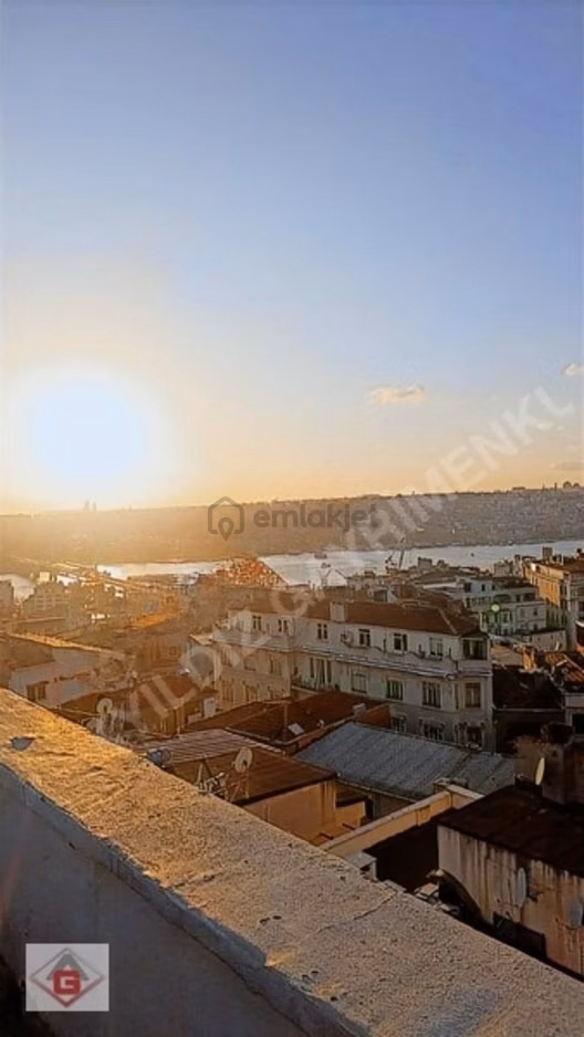 Beyoglu Denız Manzaralı Kıralık Daıre Alt Kıralamaya Uygun 2