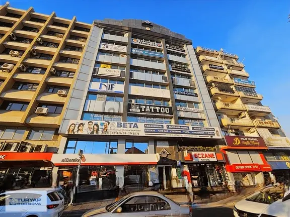 Bornova Merkez'de Öztürk İş Merkezi'nde Satılık 2+1 Ofis 2