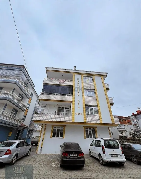 Görgülü Emlak'tan 3+1 Sağlık Lisesi Yanında Satılık Daire 1