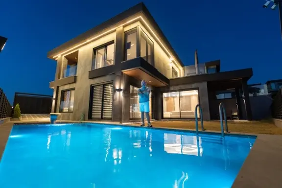 Kuşadası Soğucak'ta Full Deniz Manzaralı , Eşyalı Fırsat Villa 1