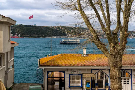 Boğazın Kalbinde Beylerbeyi İskele 'de Prestijli 4+1 Yalı Daire 1