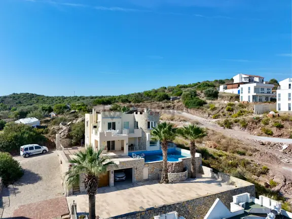 Milas Boğaziçi’nde Deniz Manzaralı Özel Havuzlu Villa 1