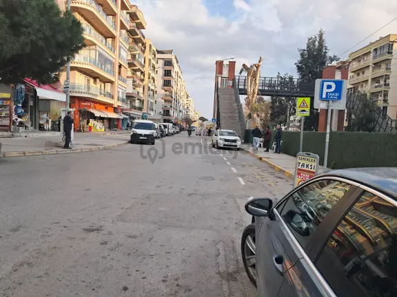 İzmir Karşıyaka Şemikler Meydanında Kiralık Dükkan 2