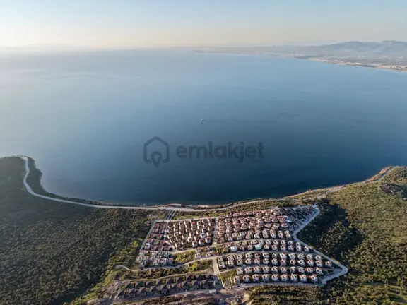 Coldwell Banker Route'dan Satılık Denize Sıfır Emsalsiz Arsa 2