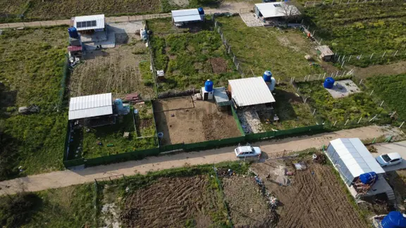 Çıtakta 213m2 İçerisinde Konteyner Bulunan Tarla 2