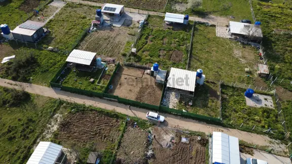 Çıtakta 213m2 İçerisinde Konteyner Bulunan Tarla 1