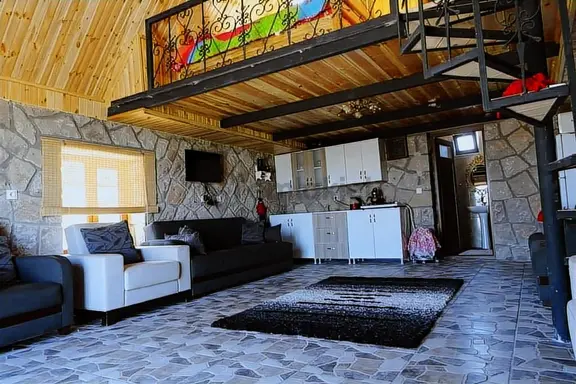 Pursaklar Yeşil Yurtta Site İçinde 500m Arsayla Muhteşem Taş Ev 2