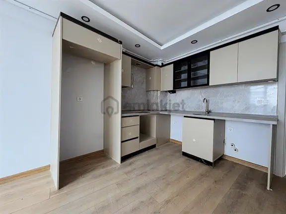 Mavi Emlaktan Atatürk Cad.belediye Karşı Arası 1+1 Lüx Satılık D 2