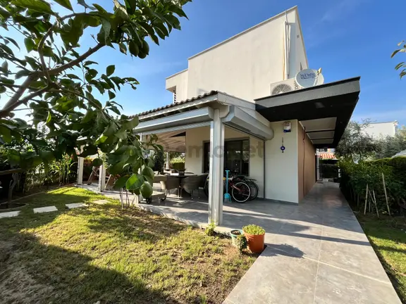 Karaova'da Avm Yanı Palm 34 Sitesi'nde Satılık 4+1 Villa 2