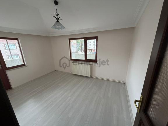 Küçükler Gayrimenkulden Karşıyaka Da Kiralık Daire 2