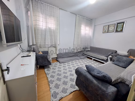 Gaziosmanpaşa Küçükköy Beşyol De Acil Satılık 2 Tana Bahçekat Kat 5+2 200 M2 1