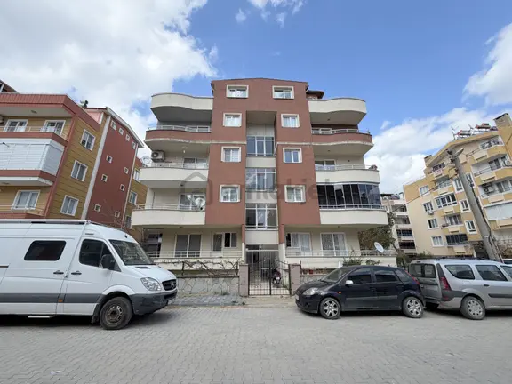 🔴 Güç Gayrimenkul'den Akçay'da Haftanın Fırsatı Ön Cephe Ara Kat Geniş 3+1 Daire 2