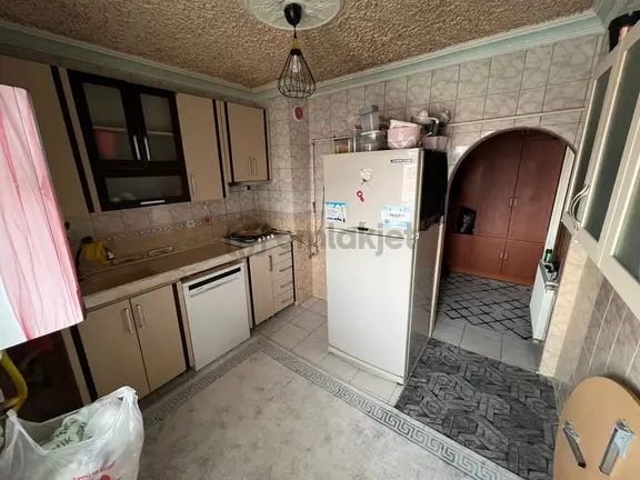 Koza Emlak'tan Mareşal Çakmak Mahalesinde Cadde Üzerinde Uygun Fiyatlı 3+1 Katta Satılık Daireee 2