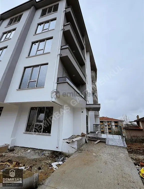 Demirbaş Gayrimenkul'den Satılık Üni. Böl. Fırsat 1+1 Daire 1