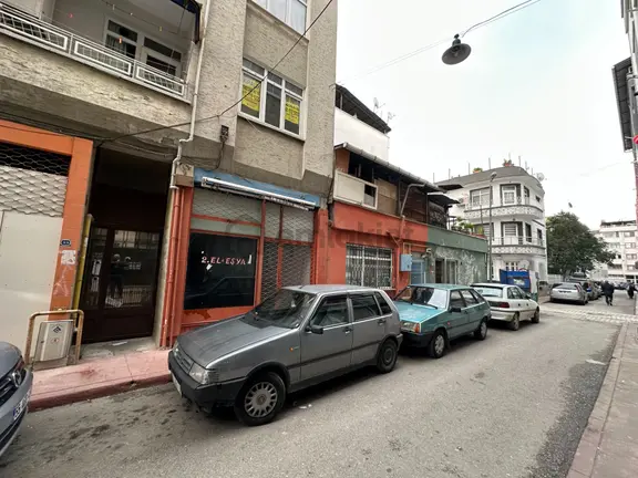 İstiklal Okulu Arasında 25 M2 Satılık Dükkan 1