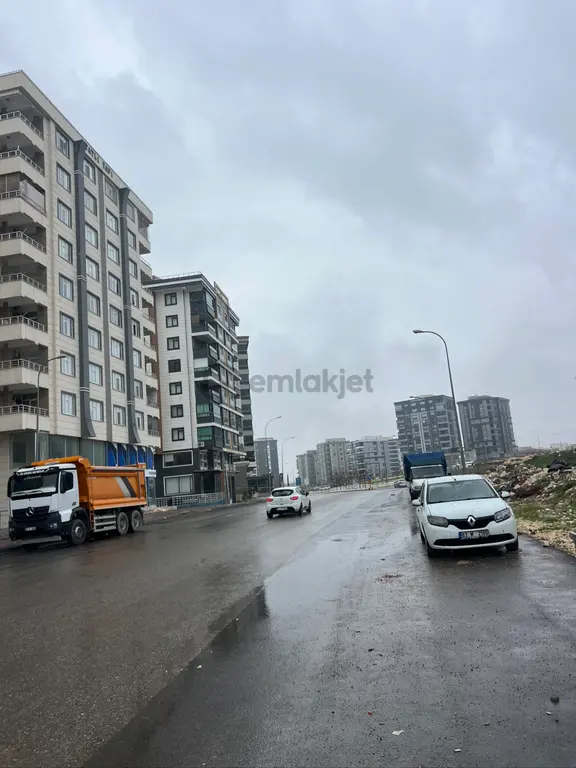 Ovalı Emlaktan Karaköprü Güzelşehirde Satılık 3+1 Ara Kat 2