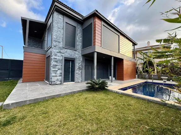 Çeşme Ilıca Satılık Müstakil 4+1 Özel Havuzlu Villa 1