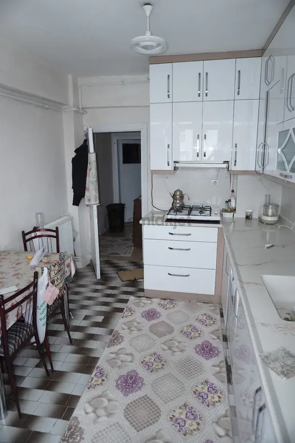 Akçay Emlak'tan Akşehir Stadyum Civarında Bakımlı Satılık 3+1 Daire 1