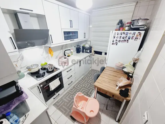 İmir Emlak'tan 3+1 130m2 Ayyıldız Cadde Üstünde 3.kat Daire 1