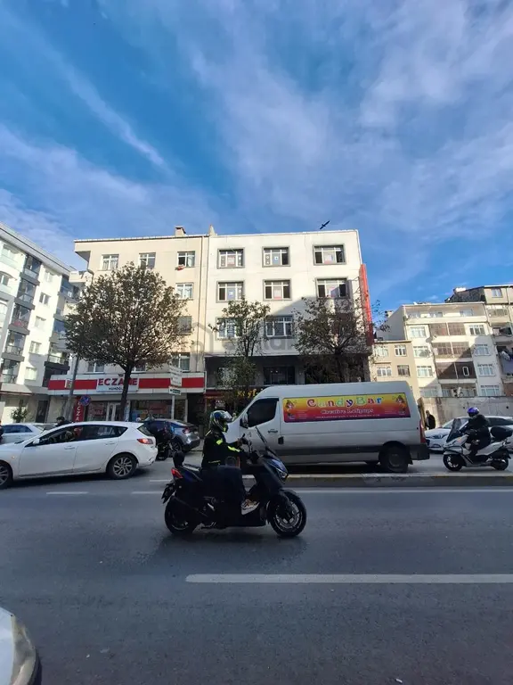 Mahmutbey Caddesine Cepheli Kiralık 200'm² Ofis Katı 2