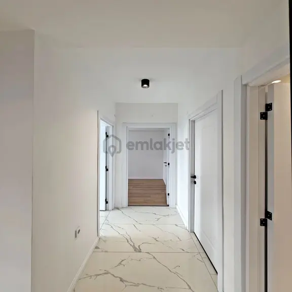 Merkezi Konumda 2+1 Satılık Daire 2