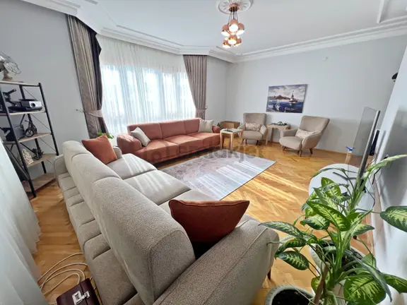 Etliğin Gözde Binası Asansörlü 3+1 E.banyolu Çift Teras Balkonlu 1