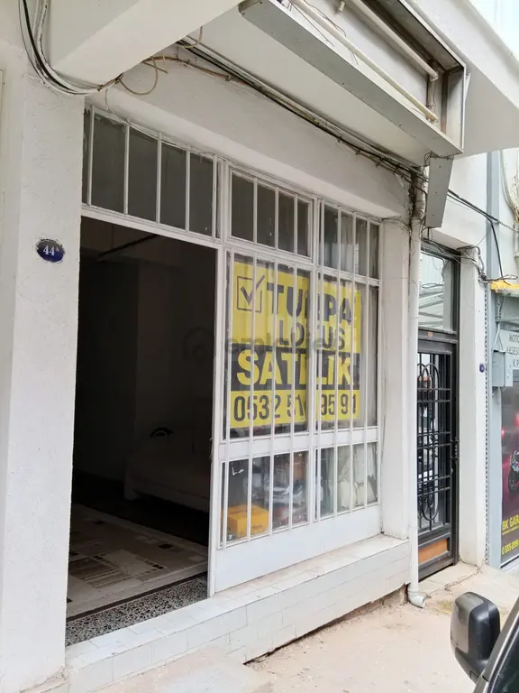 Balçova'da 80 M2 Satılık Dükkan 1