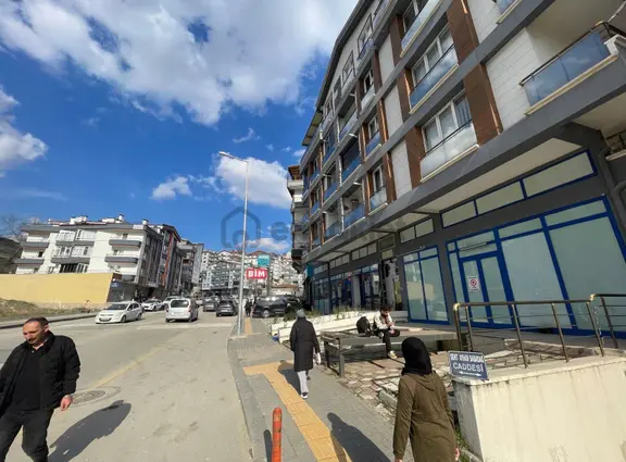 Ana Caddede 220 M² Masrafsız Dükkan-yeni Projelere Cephe,kaçmaz! 2