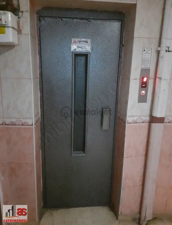 As Emlaktan Sakarya 2 Cad. Üzerinde 3+1 Asansörlü Ve Garaj Dair 2