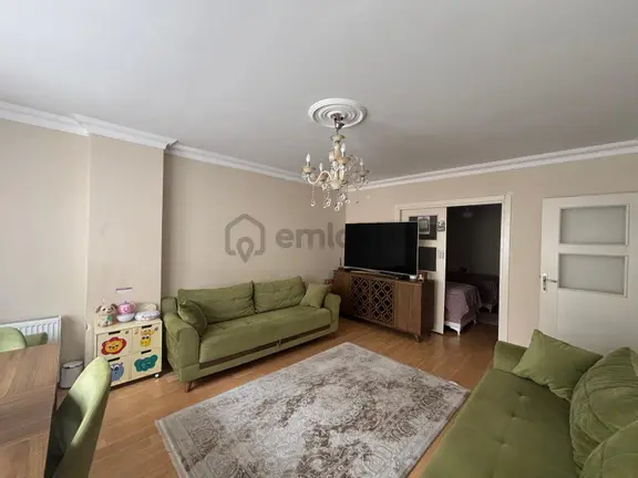 Maltepe Zümrütevler'de Oldukça Kullanışlı Satılık 2+1 Daire 2