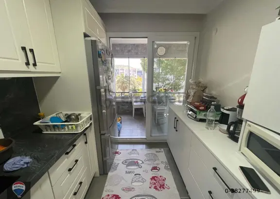 Kadınlar Denizinde Komple Yenilenmiş Geniş Ferah Daire 2