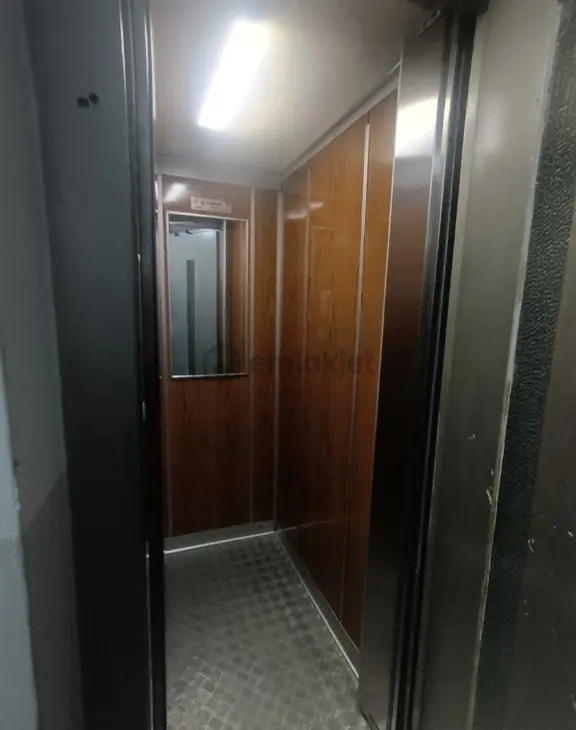 Güneşli Mahallesinde Asansörlü Ve Doğalgazlı Satılık Daire 2