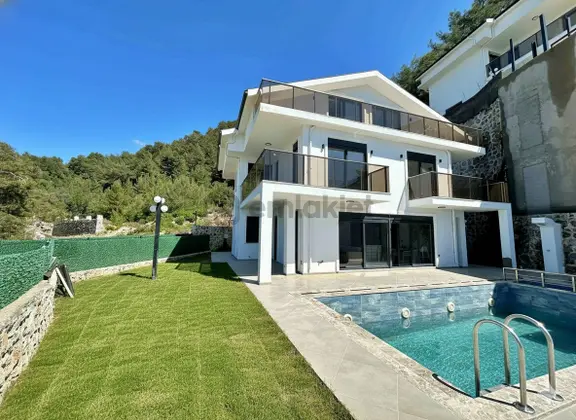 Faralya'da Deniz Manzaralı Lüks Villa 1